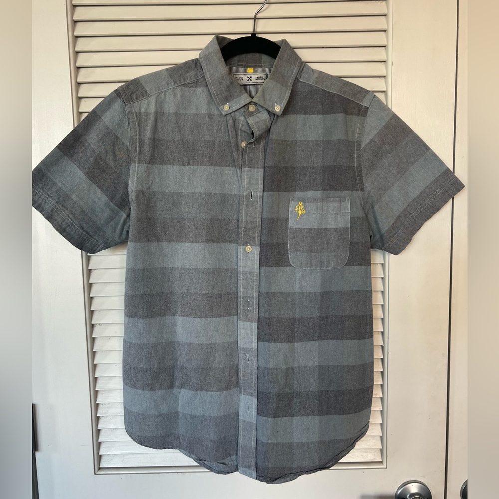Five Four short sleeve men’s button down shirt | blue stripe, size M